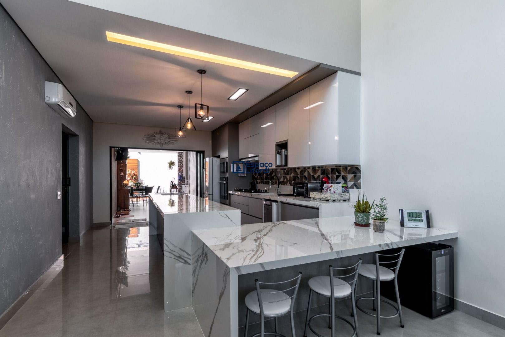 Casa, 3 quartos, 214 m² - Foto 1