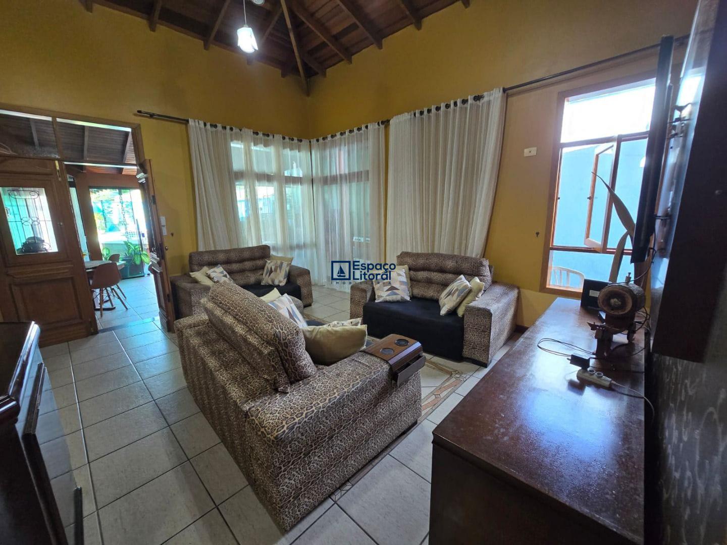 Casa, 4 quartos, 200 m² - Foto 1