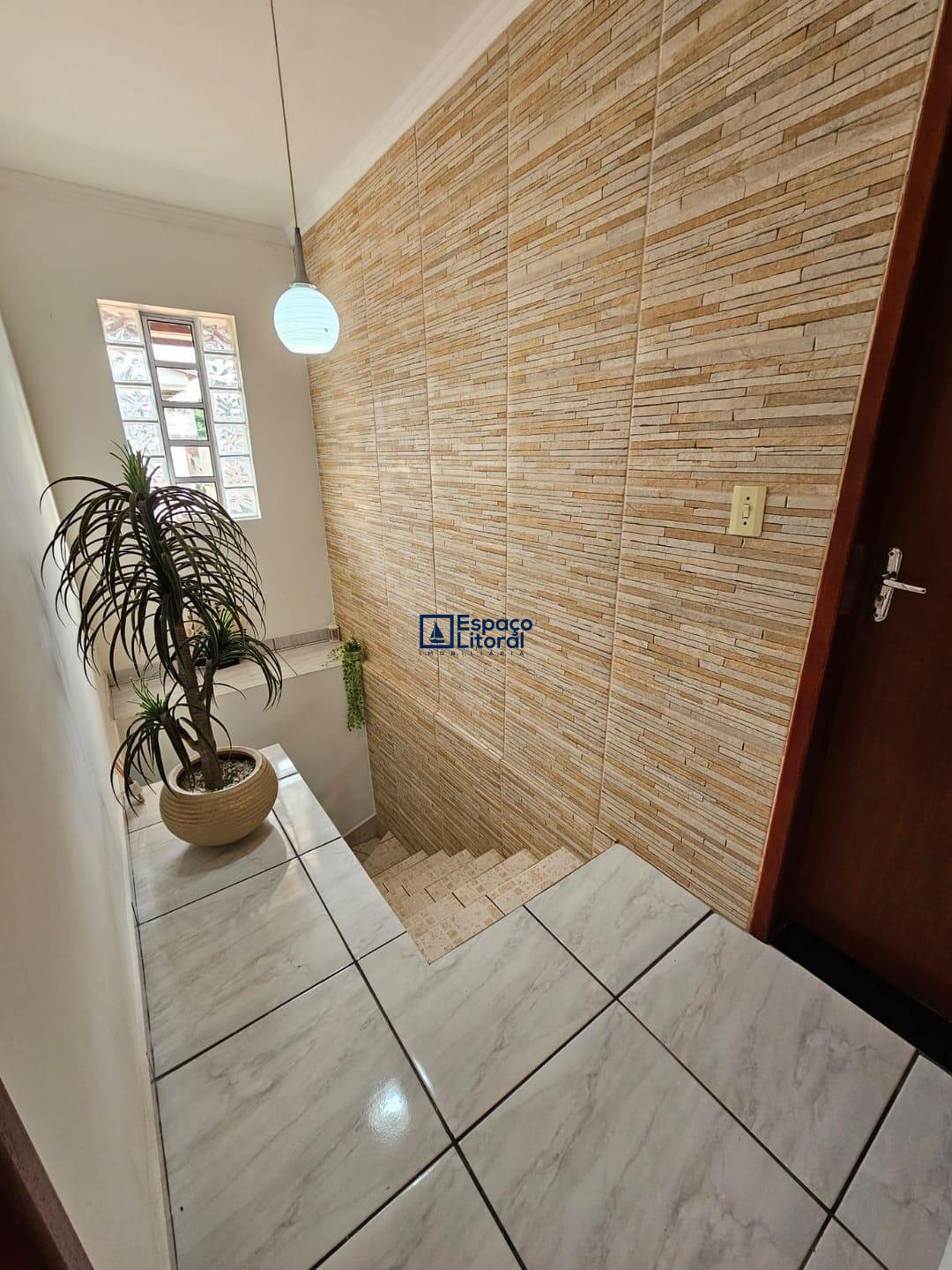 Casa, 4 quartos, 243 m² - Foto 2