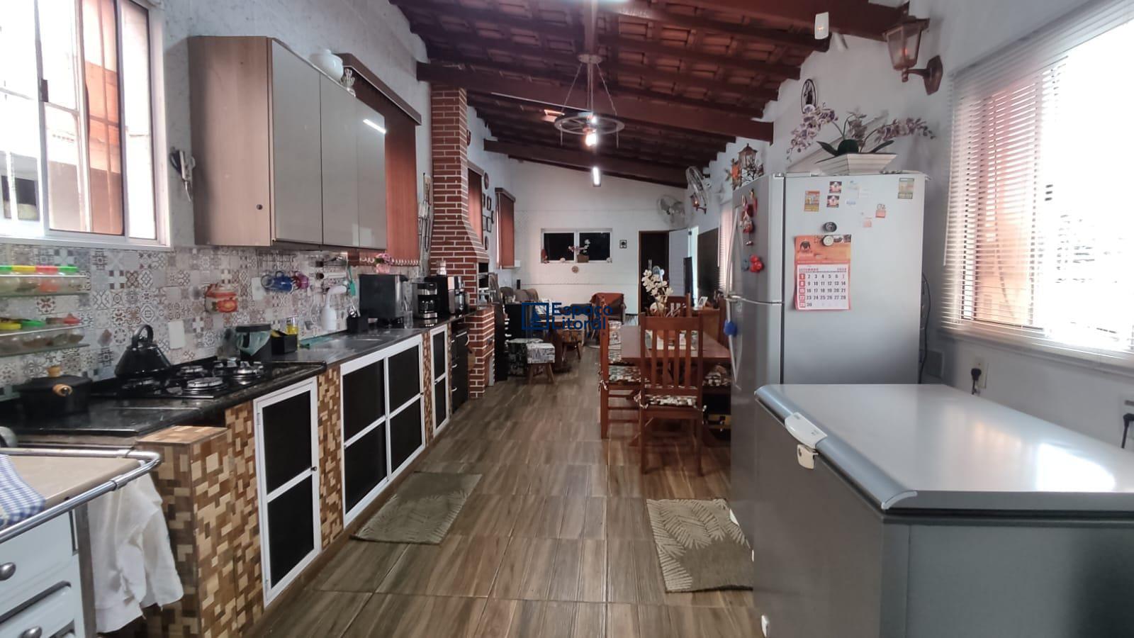Casa, 3 quartos, 244 m² - Foto 1