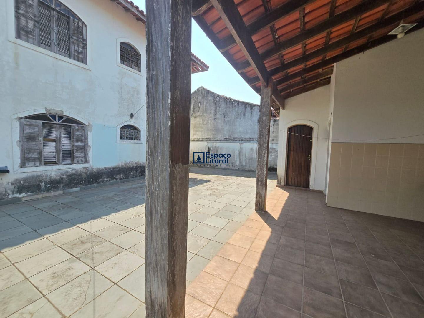 Casa, 4 quartos, 221 m² - Foto 1