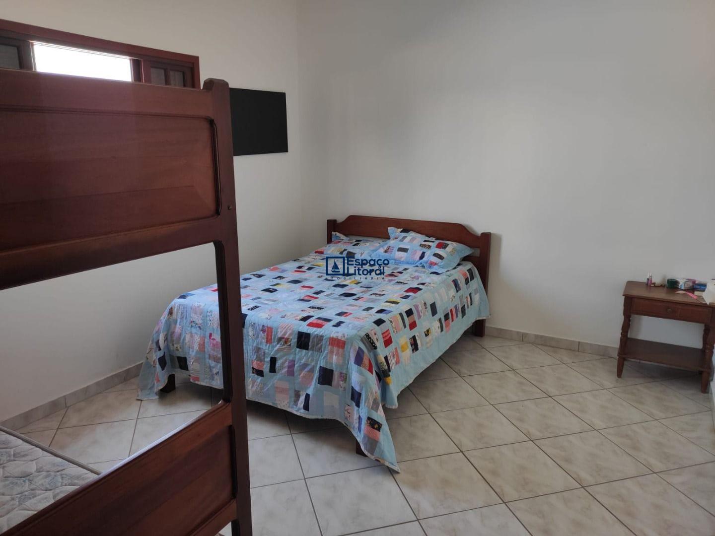 Casa, 4 quartos, 241 m² - Foto 2