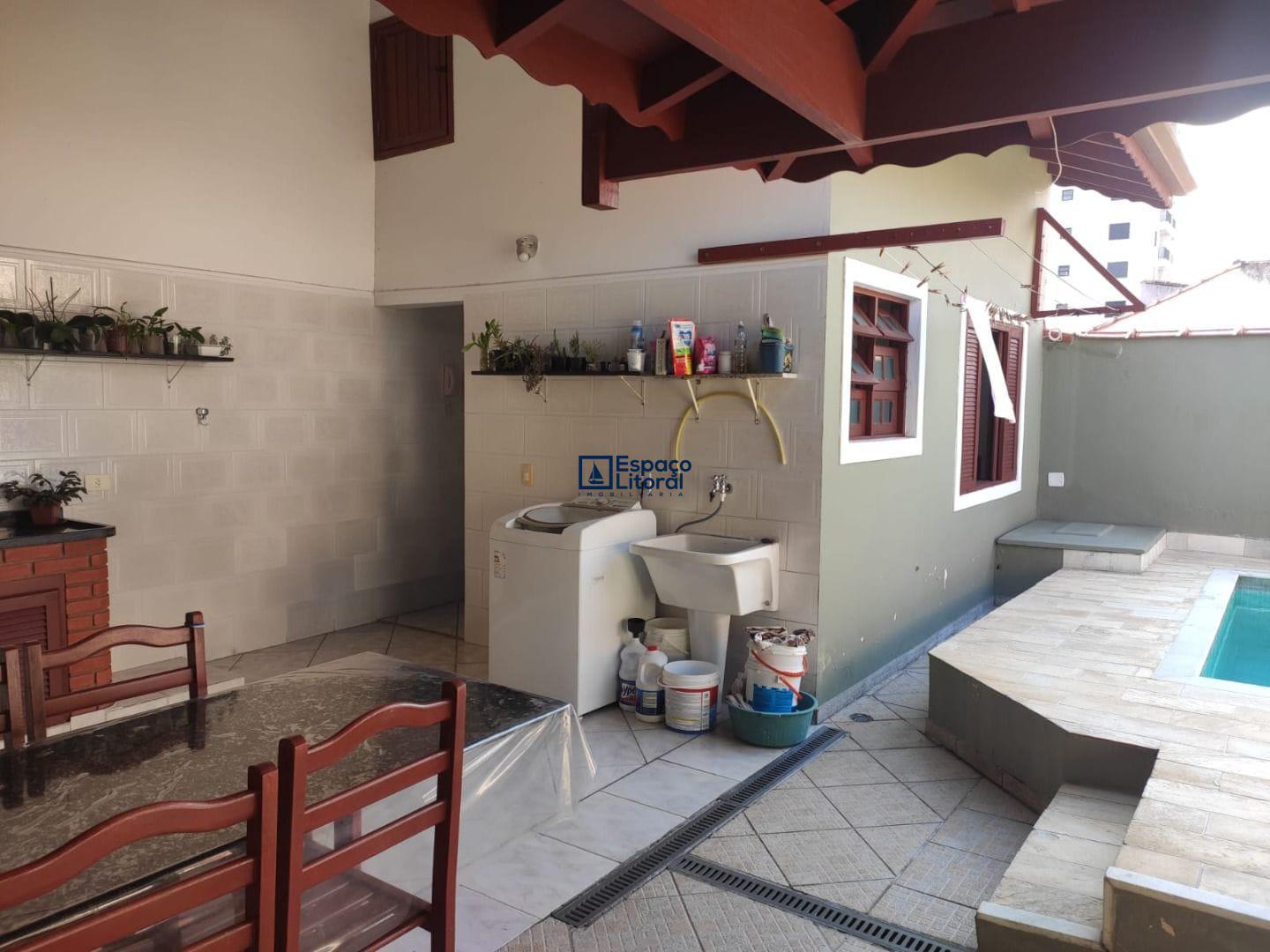 Casa, 4 quartos, 241 m² - Foto 3