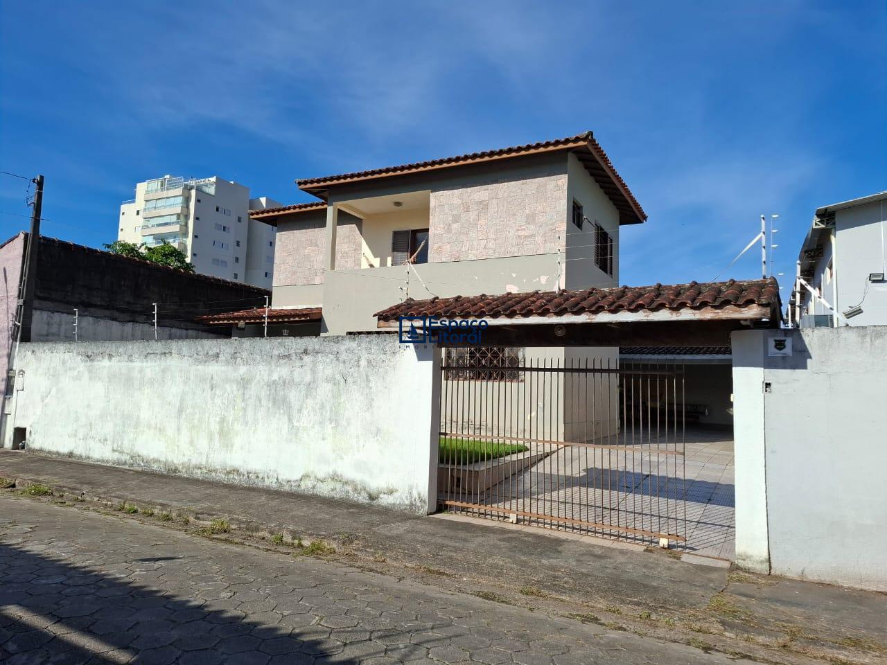Casa, 3 quartos, 212 m² - Foto 1