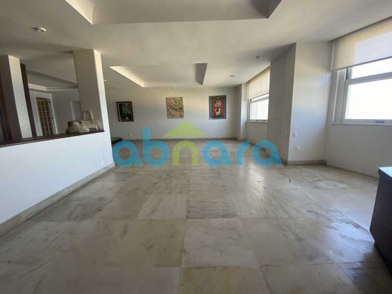 Apartamento à venda com 3 quartos, 250m² - Foto 2