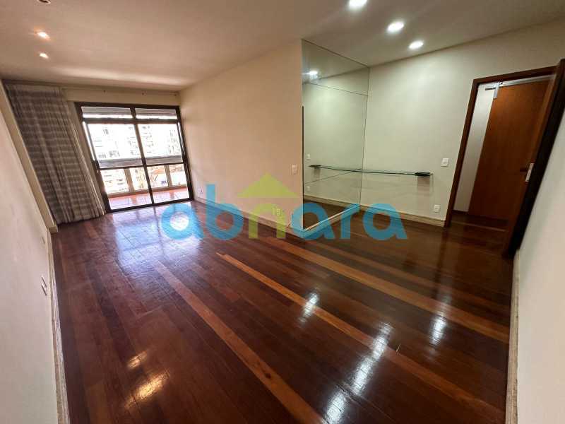 Apartamento à venda com 3 quartos, 106m² - Foto 2