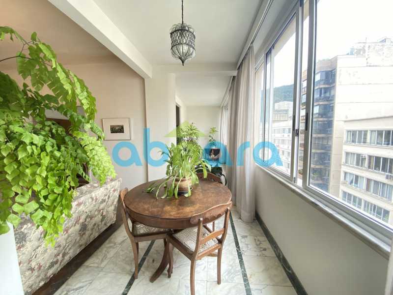 Apartamento à venda com 3 quartos, 241m² - Foto 3