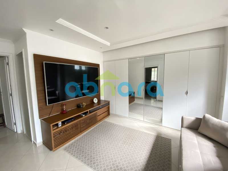 Apartamento à venda com 3 quartos, 235m² - Foto 4