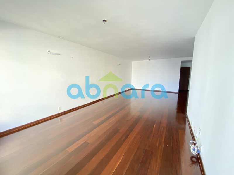 Apartamento à venda com 3 quartos, 200m² - Foto 1