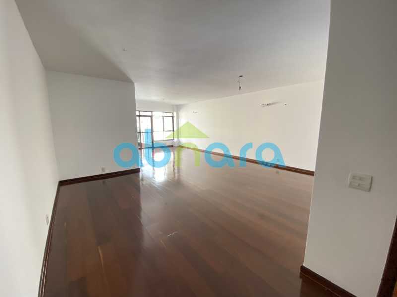 Apartamento à venda com 3 quartos, 200m² - Foto 3