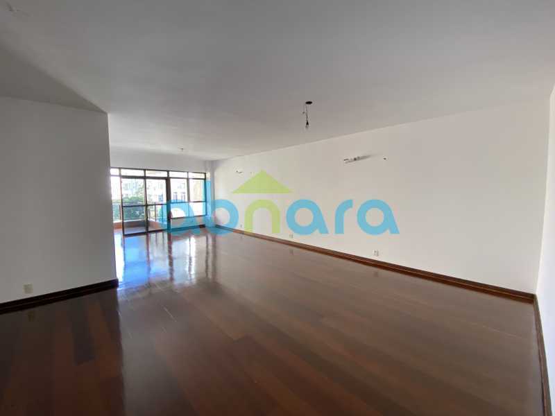 Apartamento à venda com 3 quartos, 200m² - Foto 2