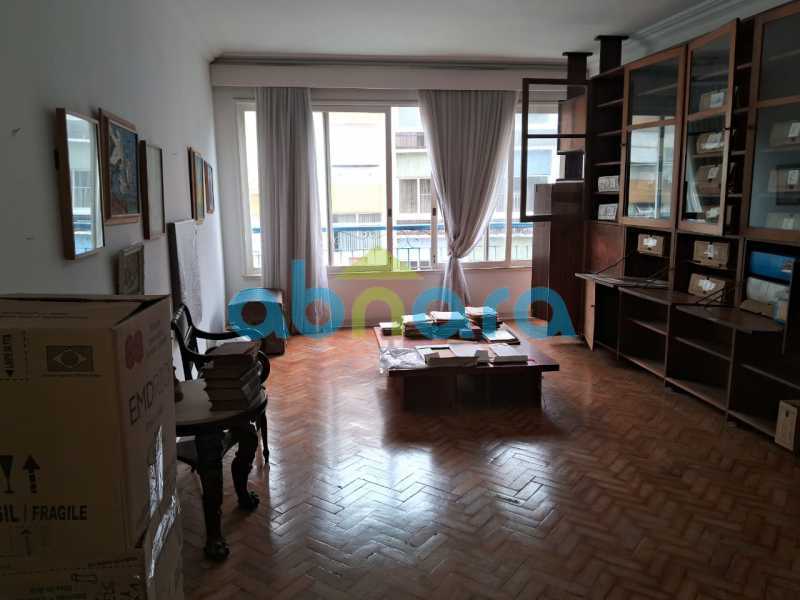 Apartamento à venda com 3 quartos, 208m² - Foto 2