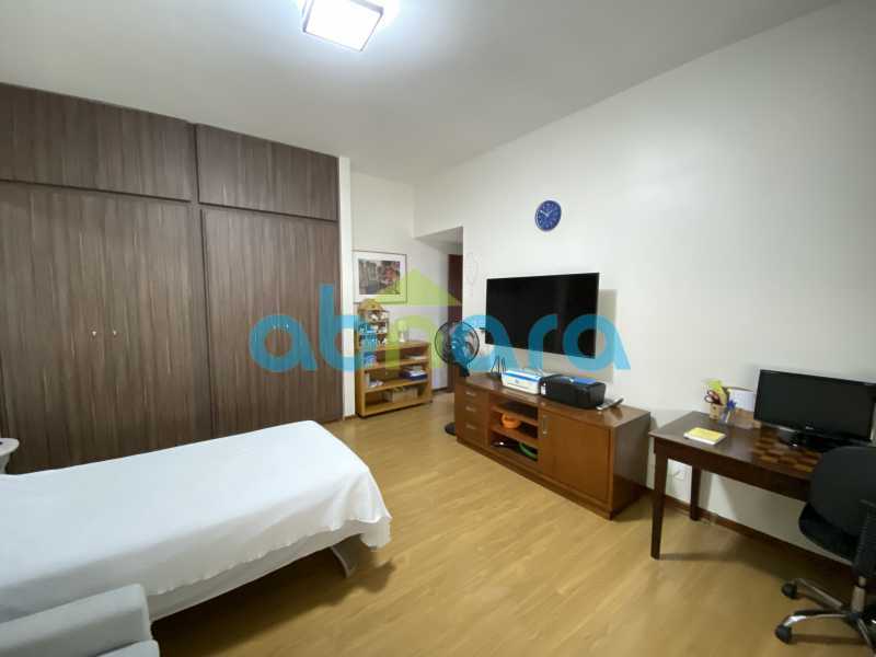 Apartamento à venda com 3 quartos, 240m² - Foto 12