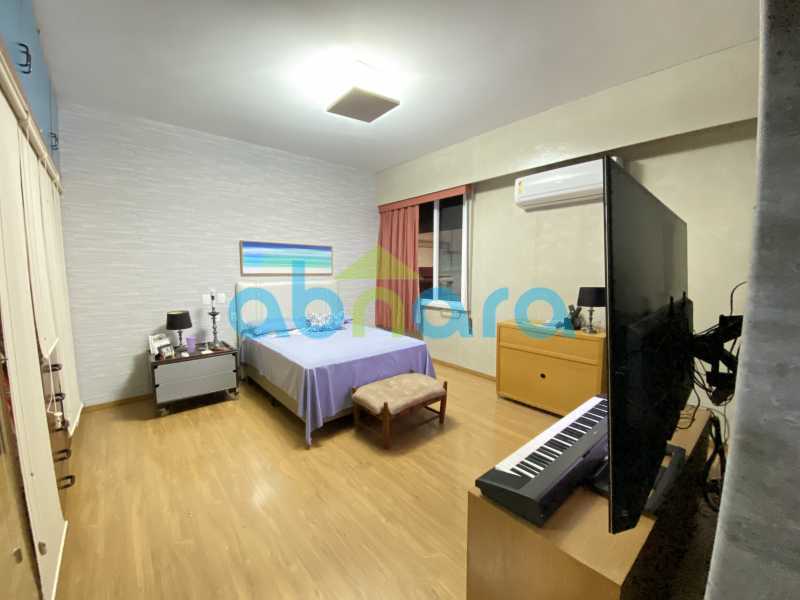 Apartamento à venda com 3 quartos, 240m² - Foto 16