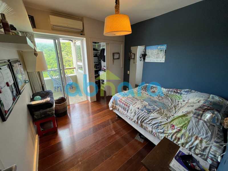 Apartamento à venda com 4 quartos, 209m² - Foto 11