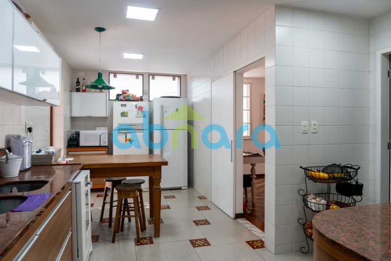 Casa à venda com 6 quartos, 258m² - Foto 11