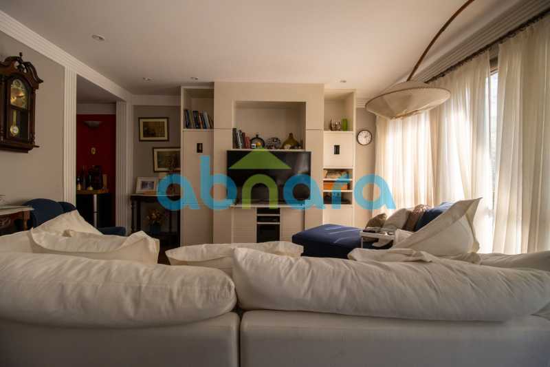 Apartamento à venda com 4 quartos, 228m² - Foto 3