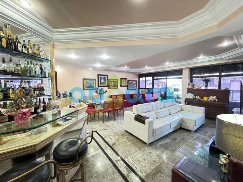 Cobertura à venda com 3 quartos, 300m² - Foto 1