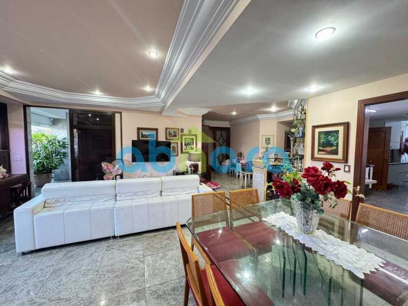 Cobertura à venda com 3 quartos, 300m² - Foto 2
