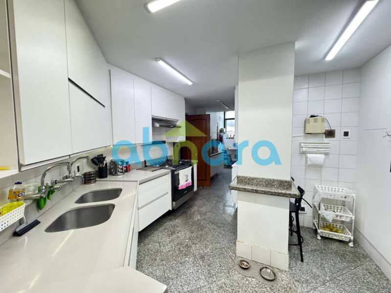 Cobertura à venda com 3 quartos, 300m² - Foto 4