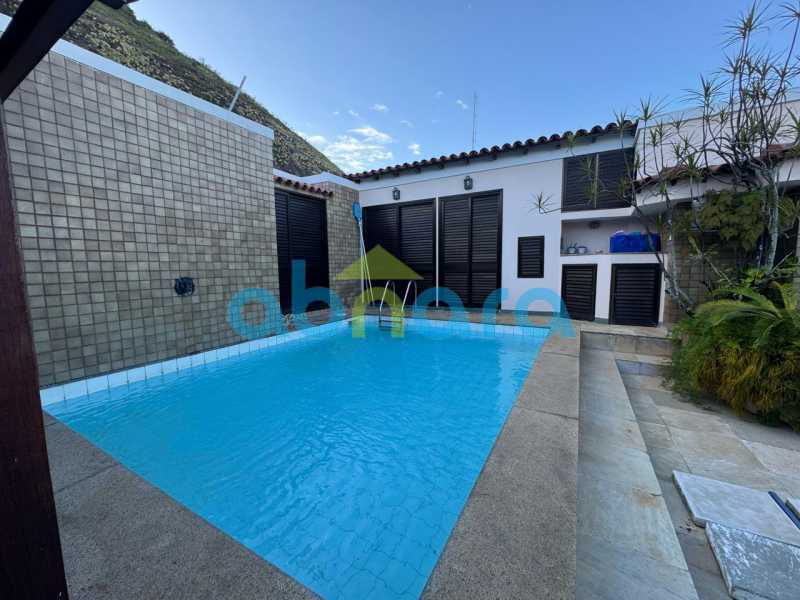 Cobertura à venda com 3 quartos, 300m² - Foto 17
