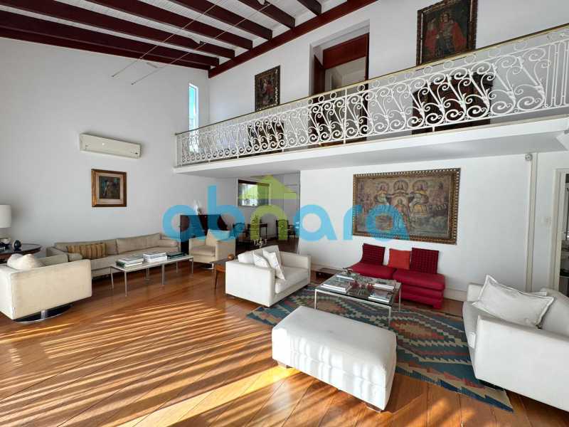 Casa à venda com 4 quartos, 452m² - Foto 1