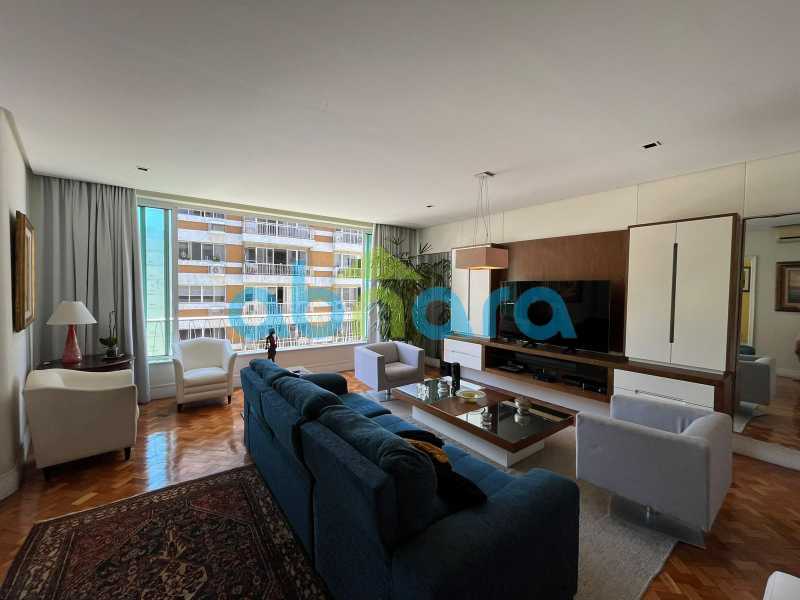 Apartamento à venda com 4 quartos, 220m² - Foto 2