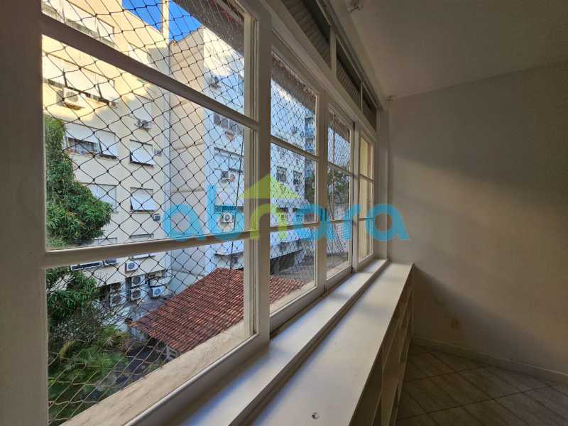 Apartamento à venda com 2 quartos, 70m² - Foto 2