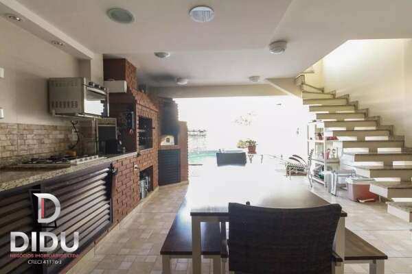 Casa, 3 quartos, 237 m² - Foto 2