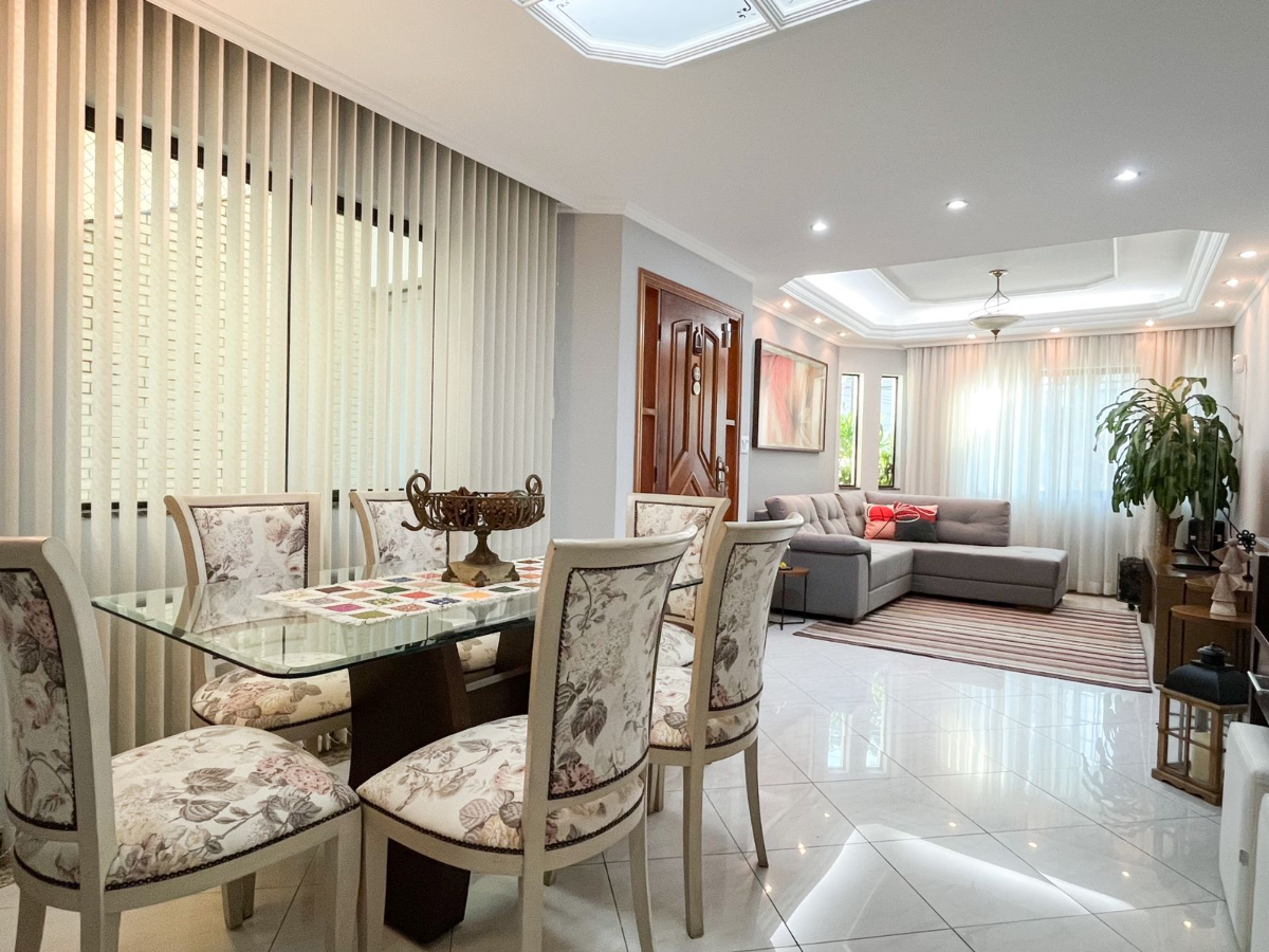 Casa, 4 quartos, 200 m² - Foto 1