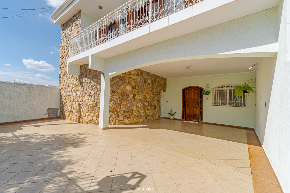 Casa, 4 quartos, 248 m² - Foto 1