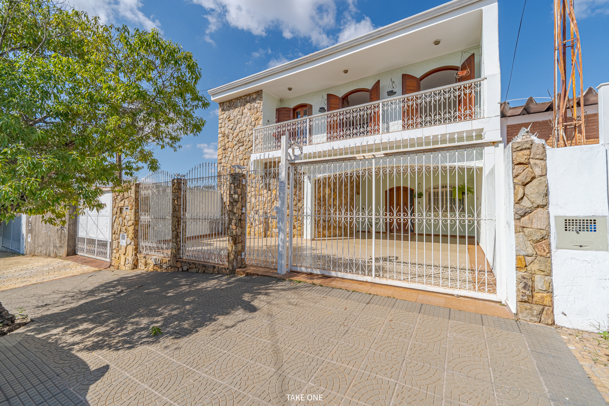 Casa, 4 quartos, 248 m² - Foto 2