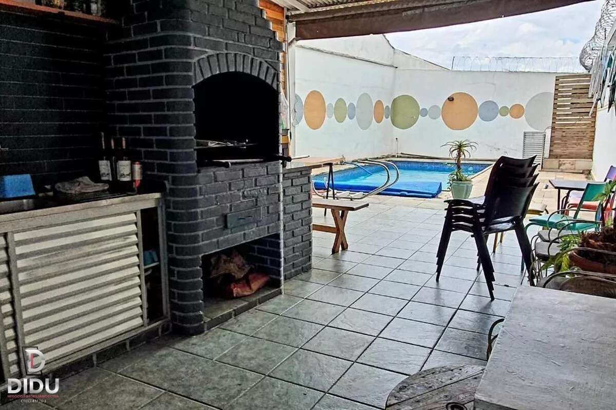 Casa, 3 quartos, 330 m² - Foto 1