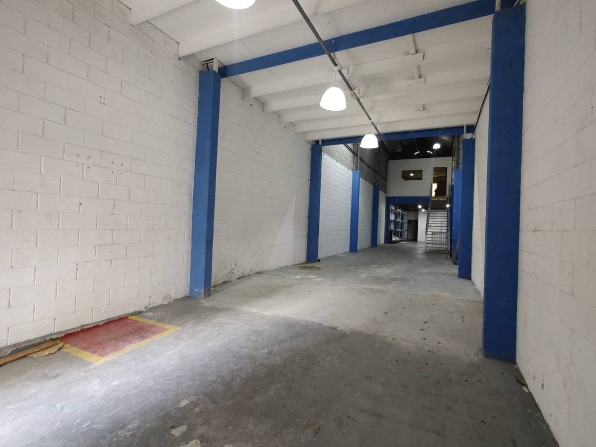 Depósito-Galpão, 390 m² - Foto 1
