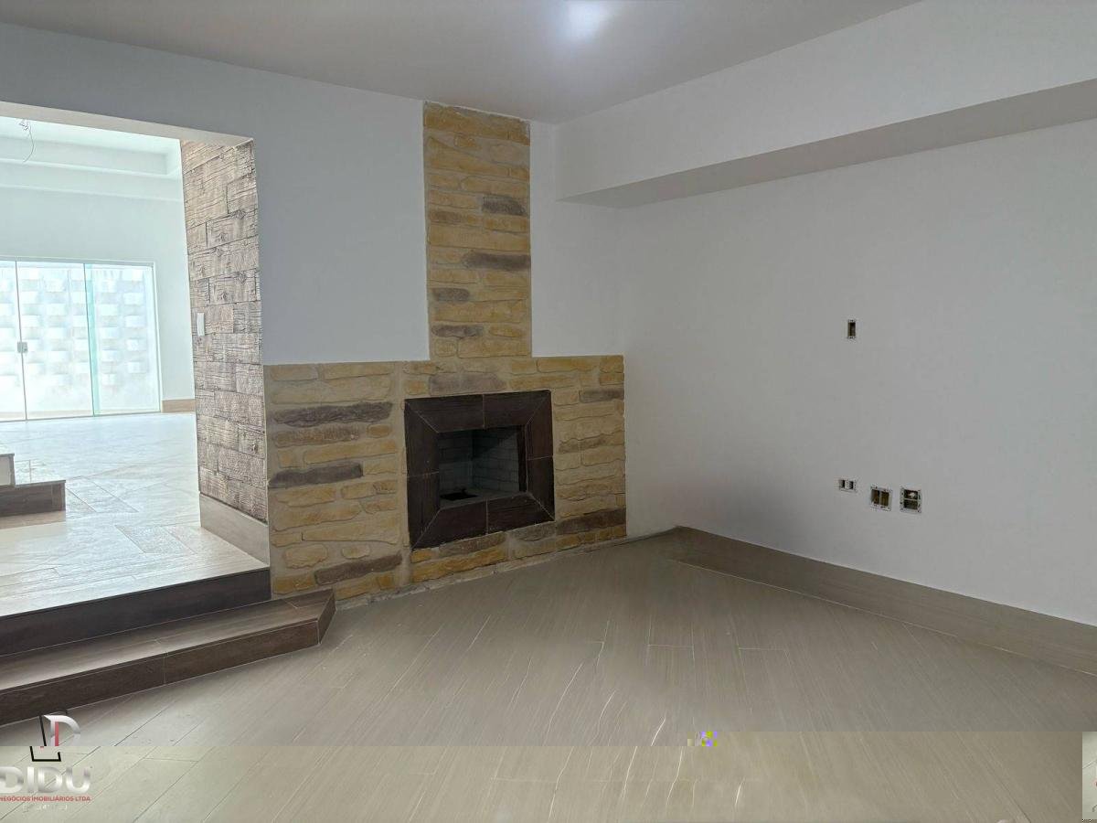 Casa, 3 quartos, 220 m² - Foto 1