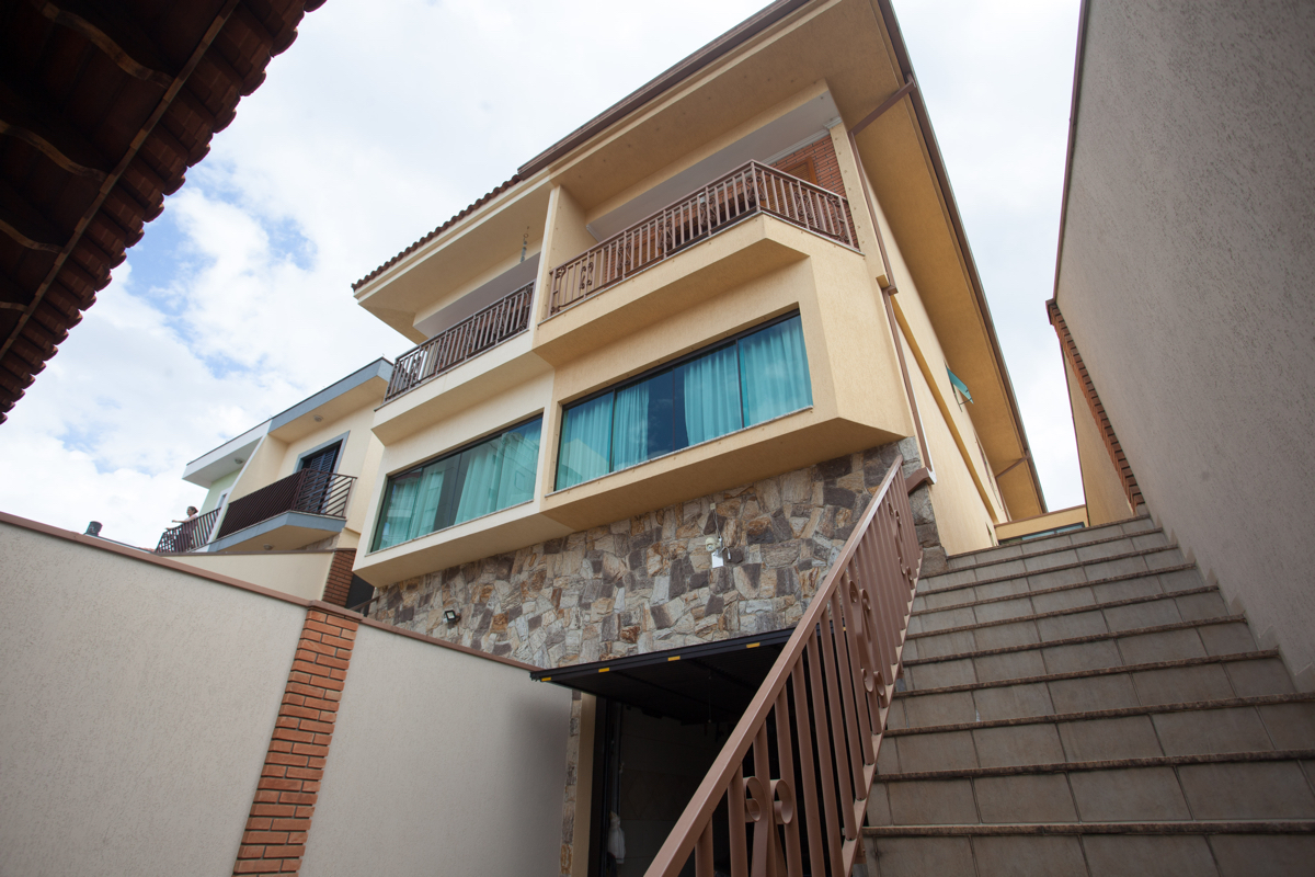 Casa, 4 quartos, 242 m² - Foto 1