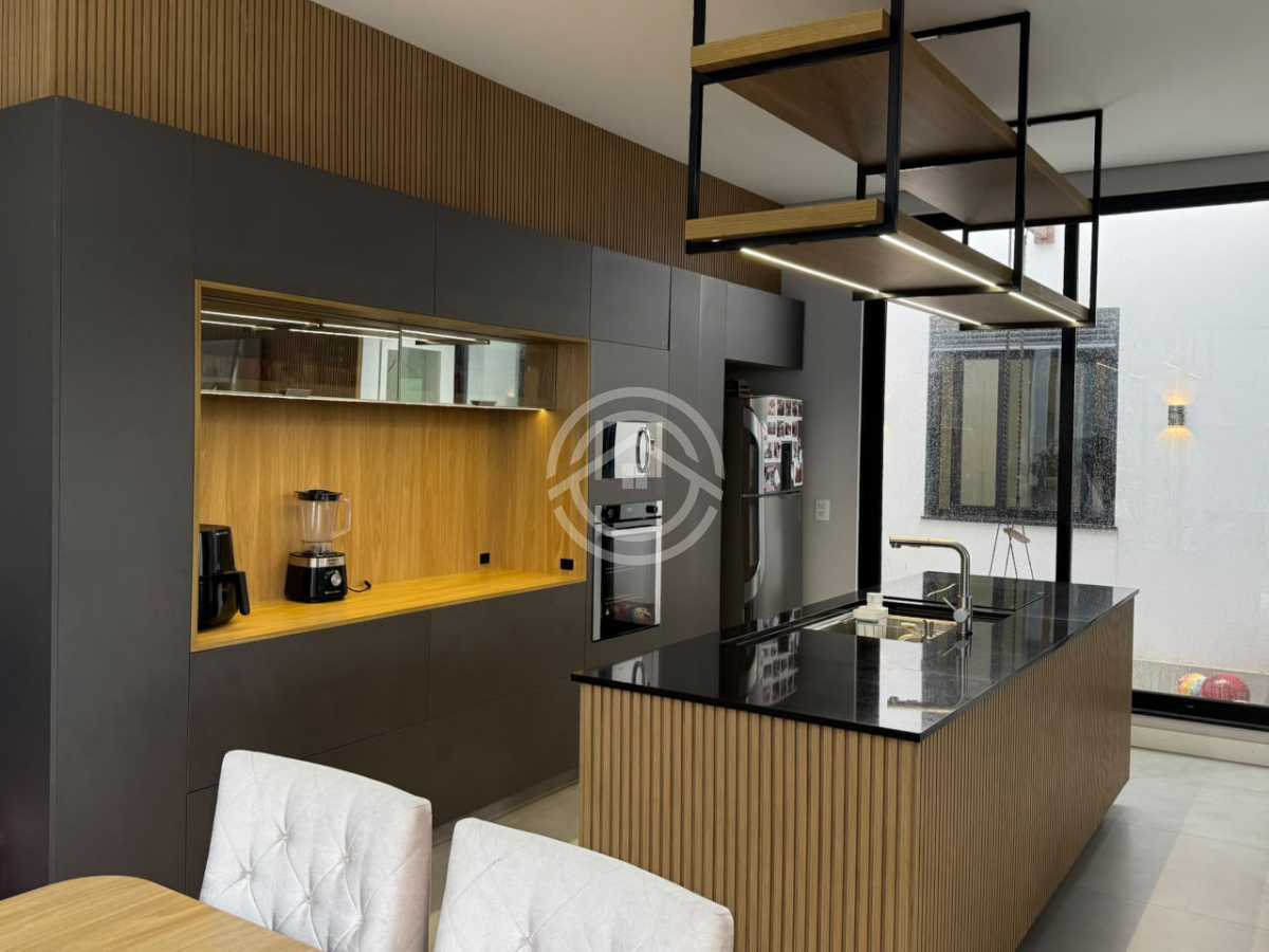Casa, 3 quartos, 199 m² - Foto 2