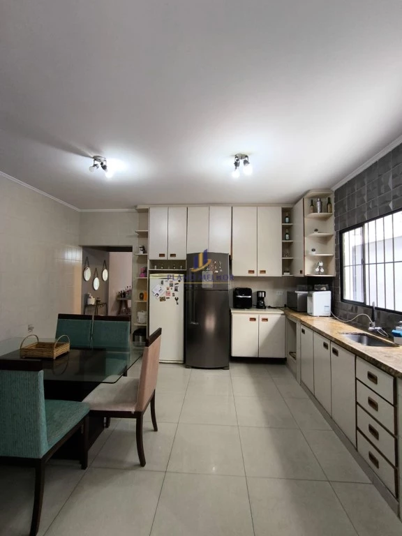 Casa, 3 quartos, 240 m² - Foto 11