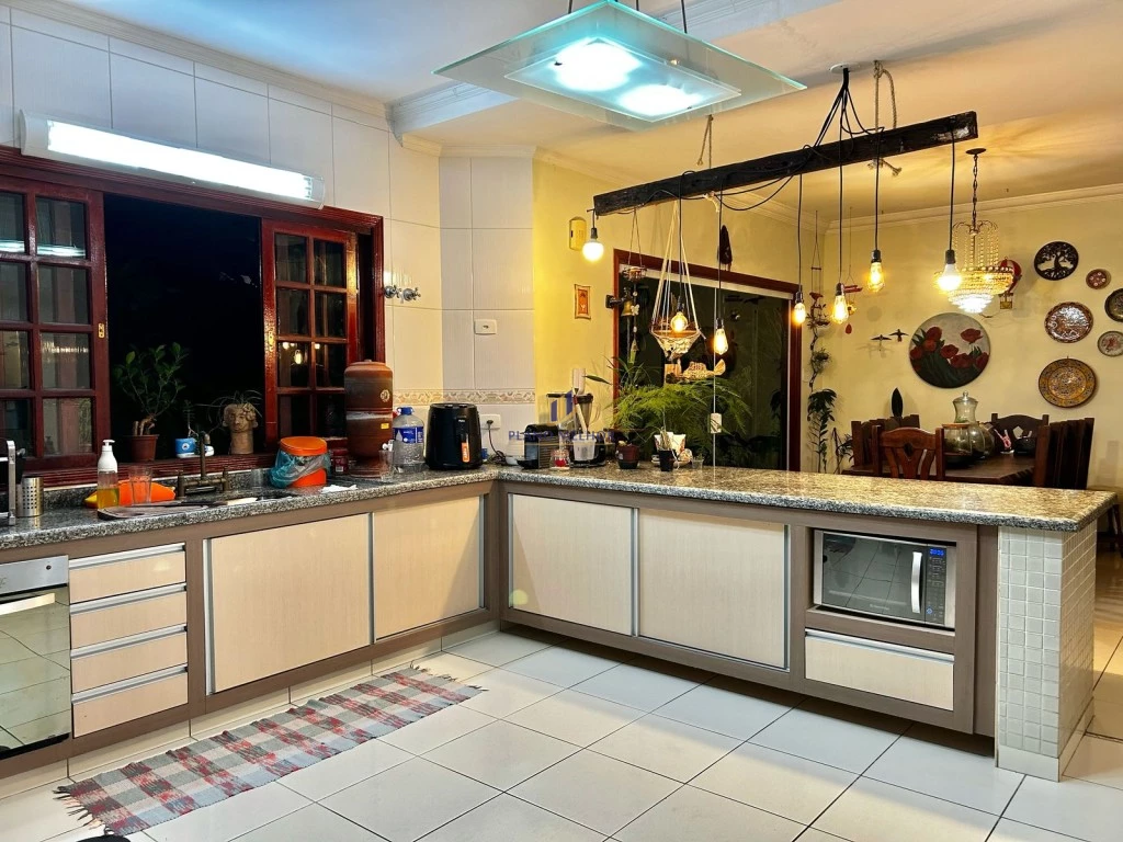 Casa, 3 quartos, 218 m² - Foto 8