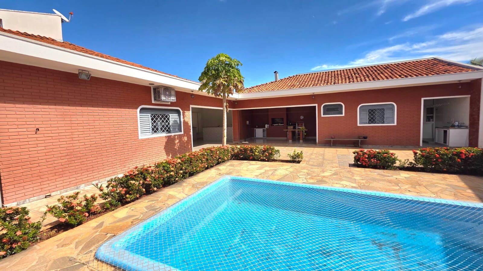 Casa, 4 quartos, 320 m² - Foto 1