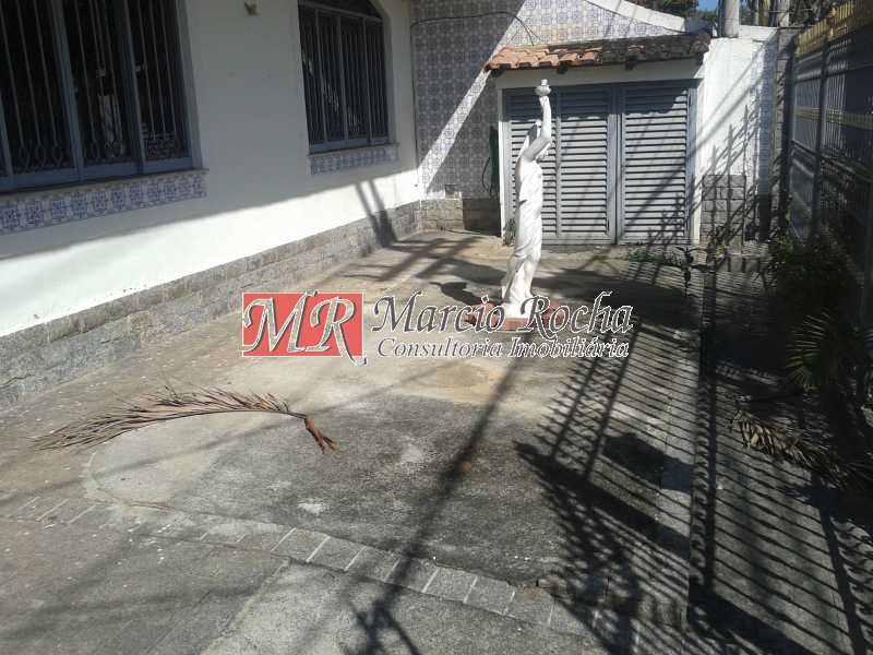 Casa de Condomínio à venda com 4 quartos, 360m² - Foto 2