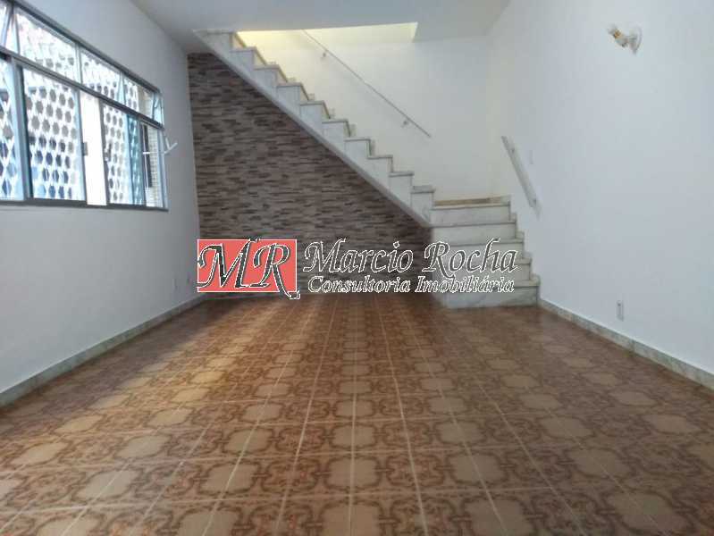 Casa de Vila à venda com 2 quartos, 105m² - Foto 3