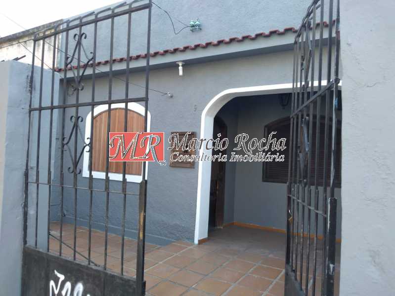 Casa à venda com 2 quartos, 80m² - Foto 1