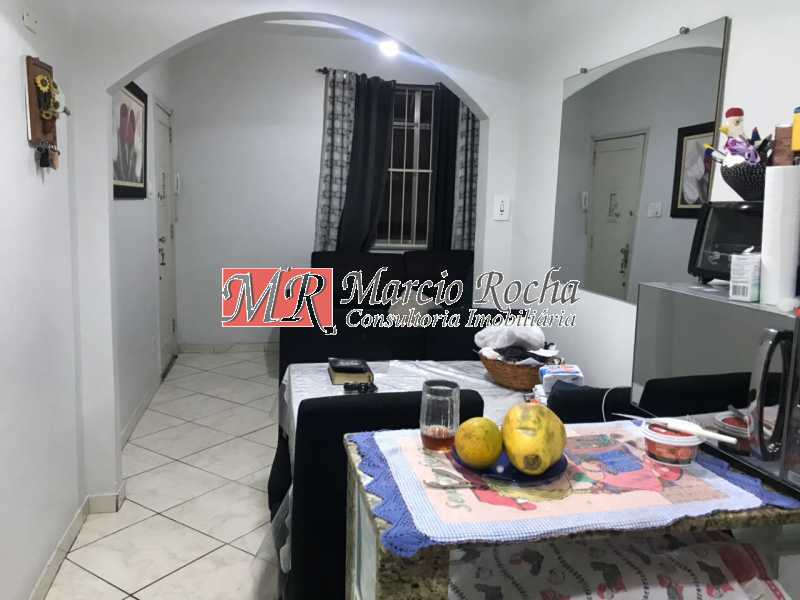 Apartamento à venda com 2 quartos, 62m² - Foto 2