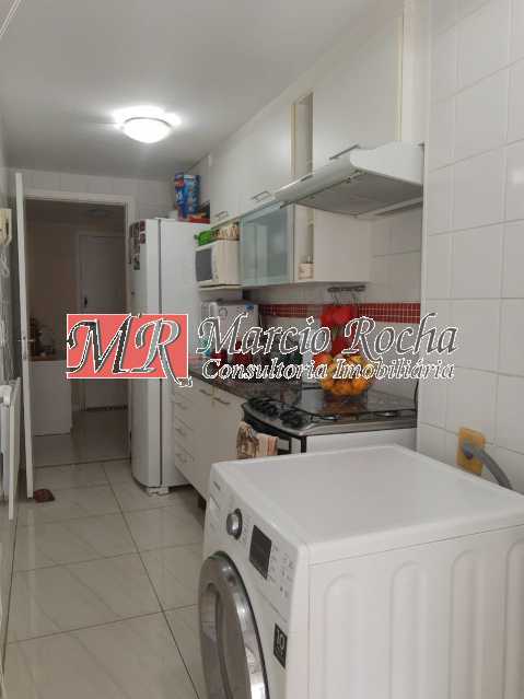 Apartamento à venda com 2 quartos, 64m² - Foto 2