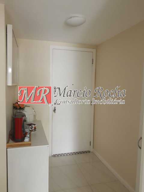 Apartamento à venda com 2 quartos, 64m² - Foto 9