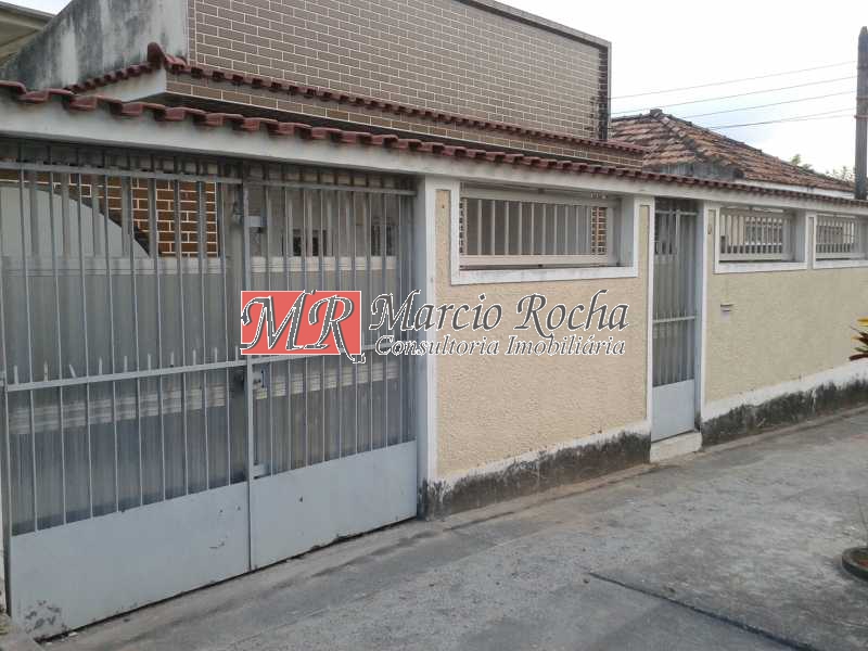 Casa à venda com 2 quartos, 100m² - Foto 1