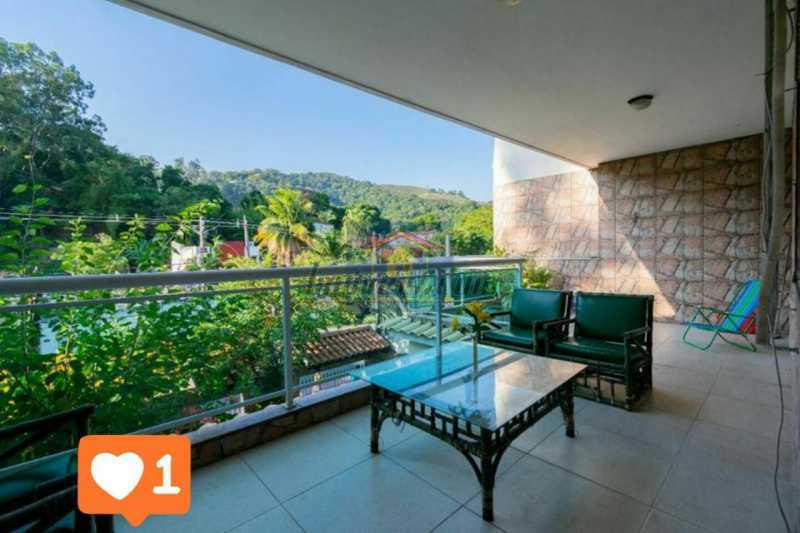 Casa à venda com 4 quartos, 238m² - Foto 1