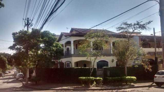 Casa de Condomínio à venda com 4 quartos, 230m² - Foto 3