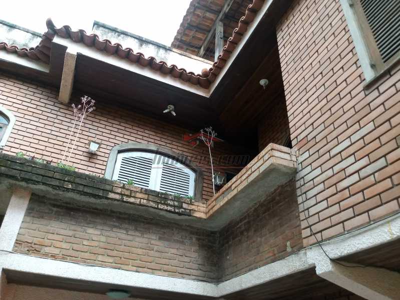 Casa à venda com 4 quartos, 211m² - Foto 1